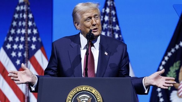 Ελβετοί βουλευτές προσέφυγαν στη δικαιοσύνη μετά τα "δώρα" που προσφέρθηκαν στον Τραμπ