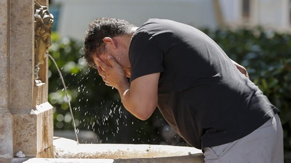 Ισπανία: Κλιματικά καταφύγια για την προστασία από τους καύσωνες σχεδιάζει η κυβέρνηση