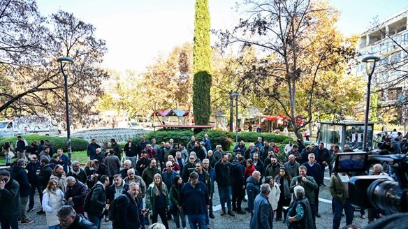 Λάρισα: Προθεσμία έλαβαν οι δύο συλληφθέντες αγρότες για τα επεισόδια - Συγκέντρωση έξω από τα δικαστήρια