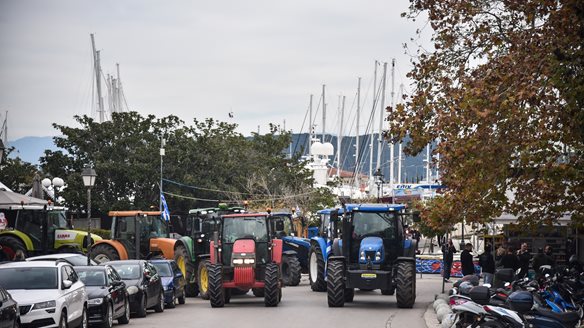 Κλιμακώνουν τις κινητοποιήσεις τους οι αγρότες – Συνεδριάσεις και τρακτέρ σε όλη τη Θεσσαλία