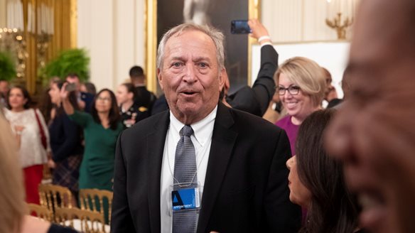 Παραιτείται ο πρώην ΥΠΟΙΚ των ΗΠΑ Λ. Σάμερς από το Δ.Σ. της OpenAI, μετά την δημοσιοποίηση των μέιλ του Έπσταϊν