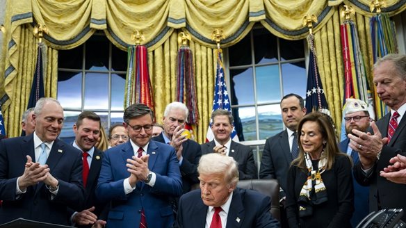 Τέλος στο μεγαλύτερο shutdown στην ιστορία των ΗΠΑ - Ο Τραμπ υπέγραψε τον νόμο