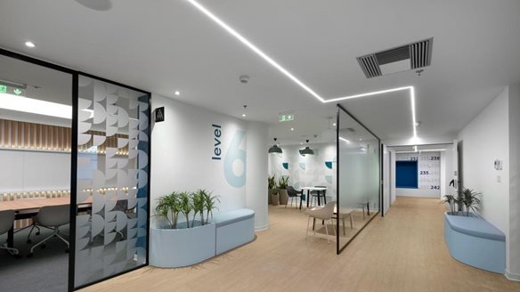 ΗΠΑ: Μείωση των απολύσεων τον Νοέμβριο αλλά παραμένουν σε υψηλά τριετίας