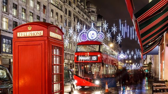 Οι Βρετανοί καταναλωτές μειώνουν τα έξοδα για τα Χριστούγεννα