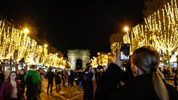 Οι Έλληνες… γιορτάζουν στο εξωτερικό:  Μεγάλη ζήτηση για ταξίδια για τα Χριστούγεννα και την Πρωτοχρονιά