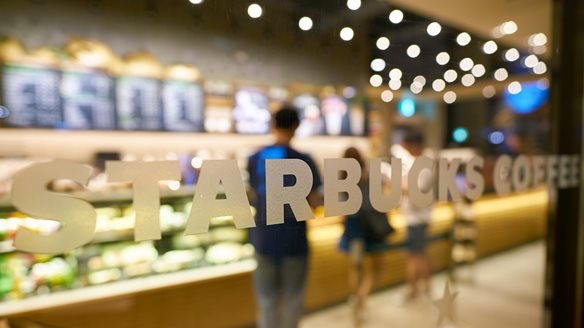 Starbucks: Θα καταβάλει 39 εκατ. δολάρια για παραβιάσεις κοινωνικών δικαιωμάτων στη Νέα Υόρκη