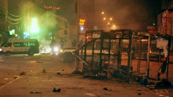 Τυνησία: Δεύτερη νύχτα με συγκρούσεις μεταξύ αστυνομικών και νεαρών διαδηλωτών στην Καϊρουάν