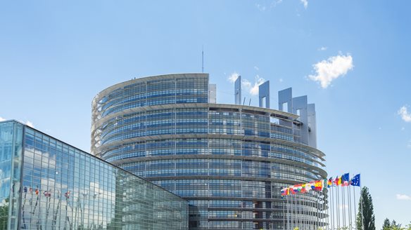 Το Ευρωκοινοβούλιο ενέκρινε ενισχυμένα μέτρα προστασίας για τους αγρότες