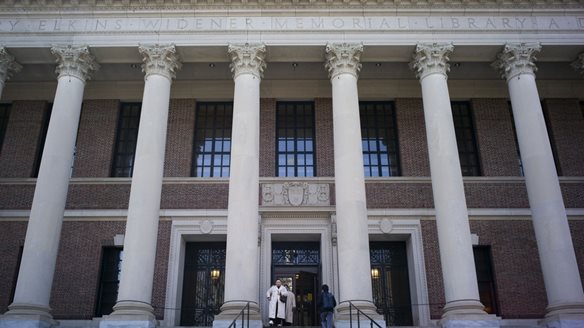 ΗΠΑ: Το Χάρβαρντ ξεκινά έρευνα για τη σχέση του Σάμερς με τον Έπσταϊν