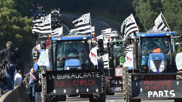 Γαλλία: Δρόμοι και σιδηροδρομικός άξονας αποκλεισμένοι από οργισμένους αγρότες