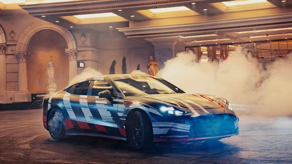 Ο Brad Pitt σε μίνι Gymkhana με Mercedes-AMG GT