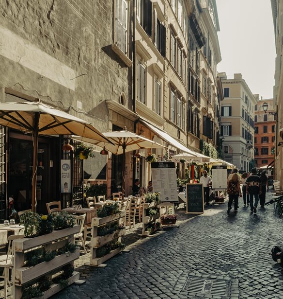 PMI:  Η επιχειρηματική δραστηριότητα στην ευρωζώνη επιβραδύνθηκε περισσότερο από το αναμενόμενο στο τέλος του 2025