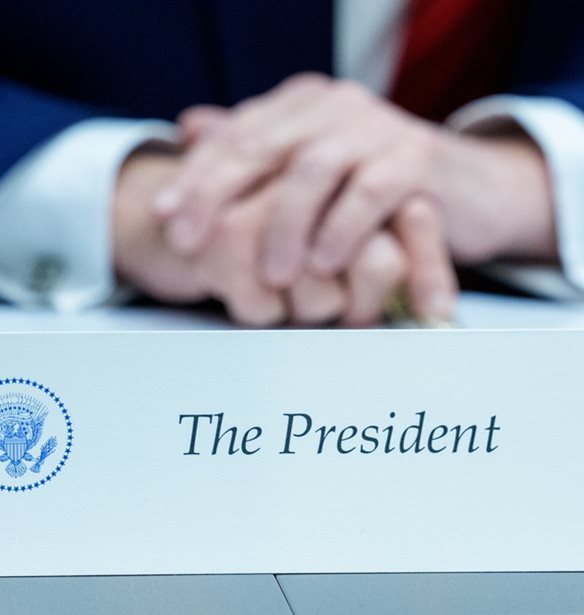 Ο Τραμπ επεκτείνει την απαγόρευση εισόδου στους πολίτες της Συρίας, στους Παλαιστίνιους και 6 ακόμη χώρες