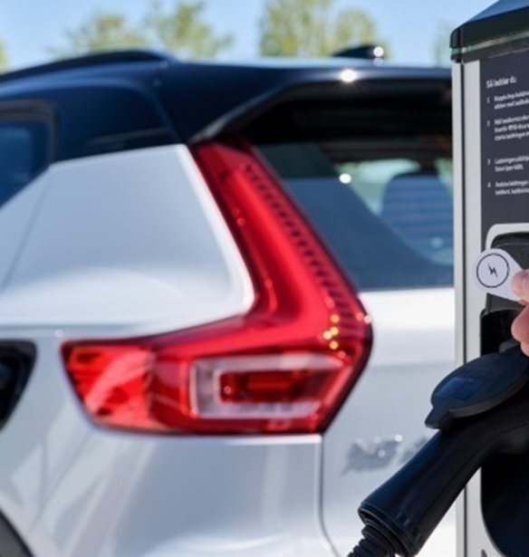 Φρένο στις ταξινομήσεις και νέα πτώση για τα αμιγώς ηλεκτρικά οχήματα τον Νοέμβριο