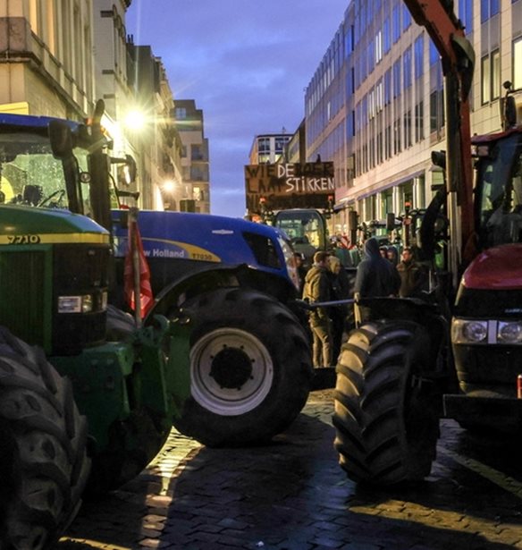 ΕΕ: Εκατοντάδες τρακτέρ στους δρόμους των Βρυξελλών ενόψει της Συνόδου Κορυφής
