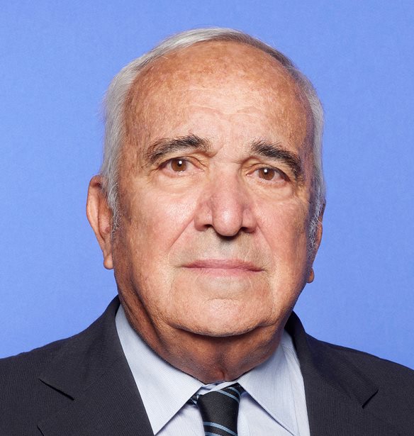 Μήπως σφυρίζουμε αδιάφορα;