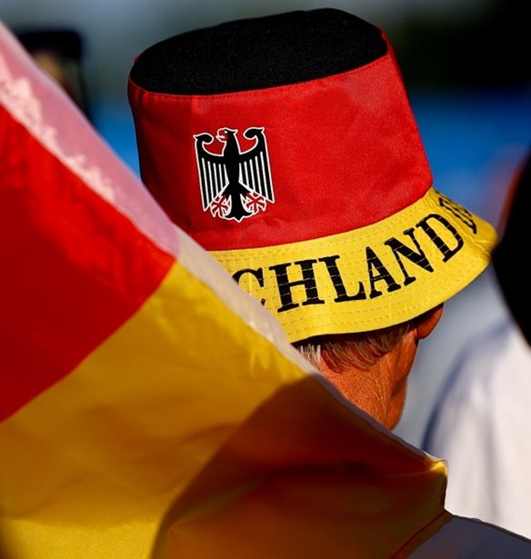 Γερμανία: Ποινική δίωξη σε βουλευτή του AfD για ναζιστικό χαιρετισμό στο κοινοβούλιο