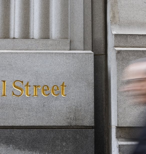 Μικρές απώλειες και στάση αναμονής στη Wall