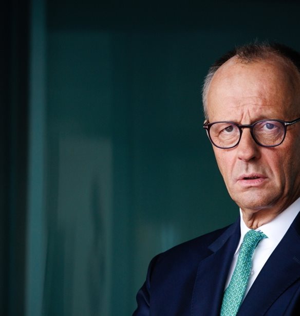 Ο Μερτς χαιρέτισε την πρόταση της Κομισιόν για παραγωγή κινητήρων εσωτερικής καύσης και μετά το 2035