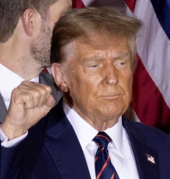 Τραμπ: "Δεν πίνω αλκοόλ, αλλά αν το έκανα θα μπορούσα να είμαι εθισμένος" – Απόλυτη στήριξη στην προσωπάρχη του Λευκού Οίκου