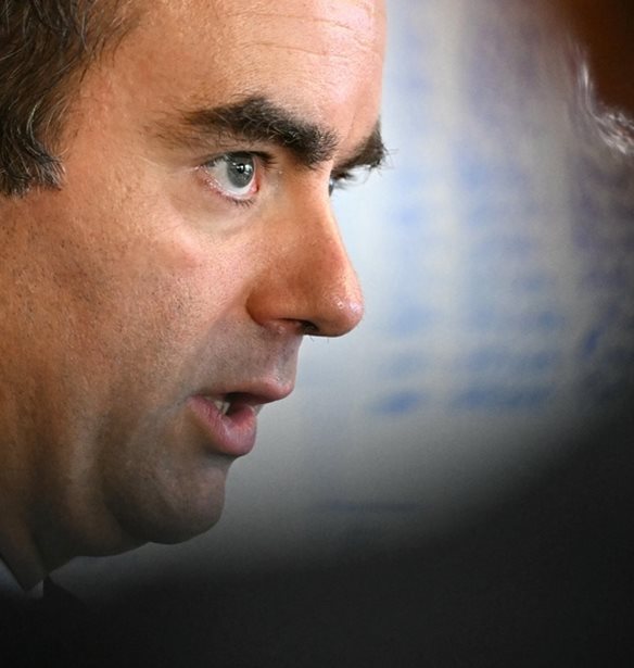 Χωρίς προϋπολογισμό και πάλι η Γαλλία