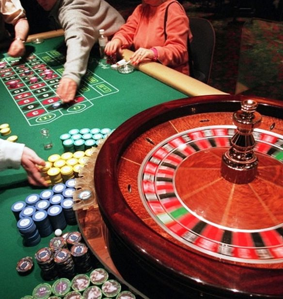 ΕΕΕΠ: Έρχεται νέο πλαίσιο για τα καζίνο – τα νούμερα του παράνομου τζόγου