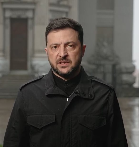 Με συμβιβαστικές διαθέσεις ο Ζελένσκι  στο Βερολίνο - "Δίκαιη η εκεχειρία εκεί που είναι σήμερα οι γραμμές του μετώπου"