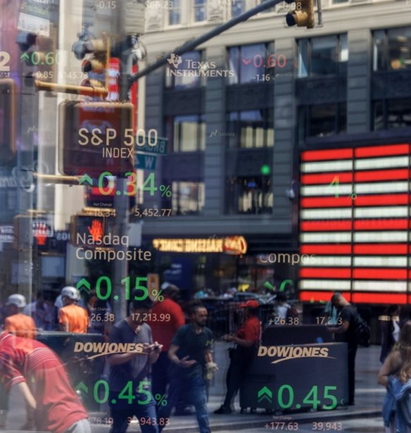 Κέρδη στη Wall Street με ώθηση από τον πληθωρισμό