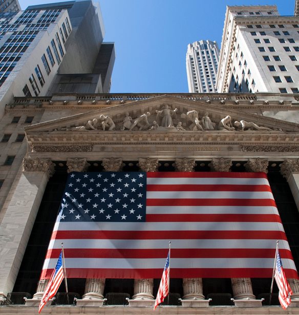 Μικρές απώλειες στη Wall μετά τα στοιχεία για απασχόληση και λιανικές πωλήσεις