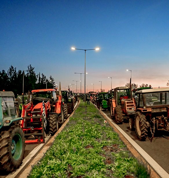 Παραμένουν στα μπλόκα οι αγρότες στη Δυτική Μακεδονία