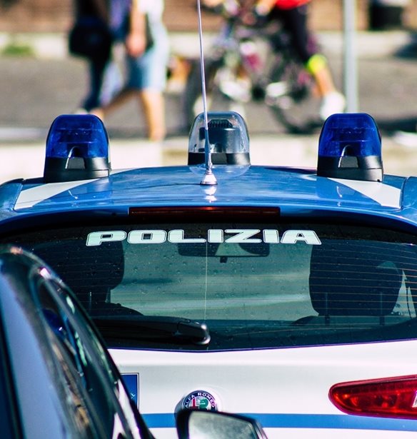 Ιταλία: Η ιταλική αστυνομία συνέλαβε 384 ανθρώπους, κατάσχεσε 1,4 τόνους ναρκωτικών σε μεγάλης κλίμακας επιχείρηση