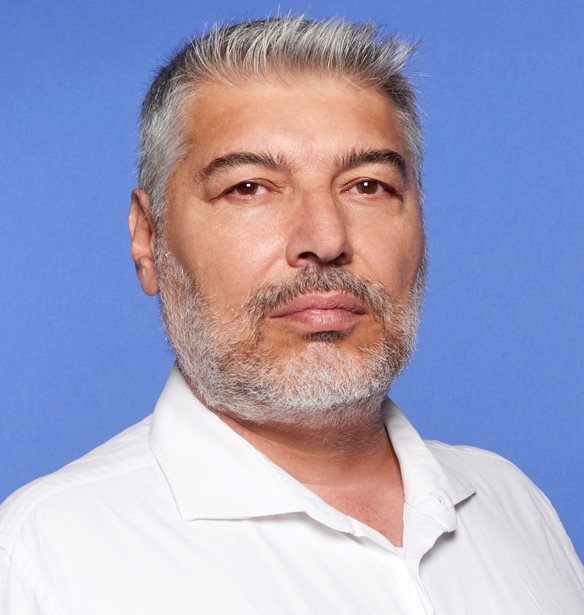 Σκισμένα καλτσόν, καλτσοδέτες και φραπές σκέτος