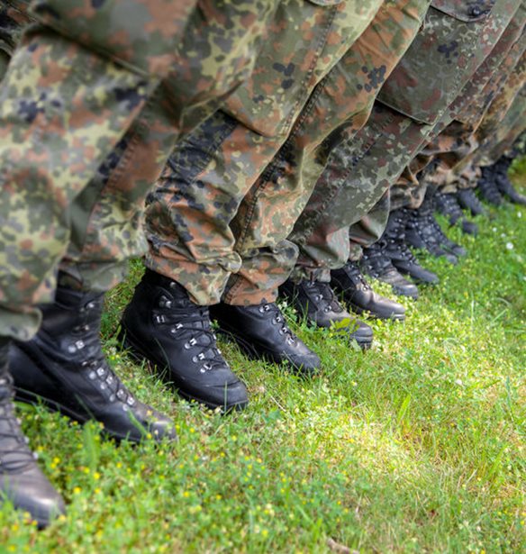 Βρετανία: Προειδοποίηση του αρχηγού Ενόπλων Δυνάμεων για απειλές - "Περισσότεροι πολίτες πρέπει να είναι έτοιμοι να πολεμήσουν"