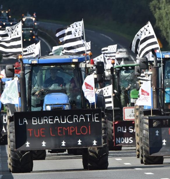 Γαλλία: Δρόμοι και σιδηροδρομικός άξονας αποκλεισμένοι από οργισμένους αγρότες