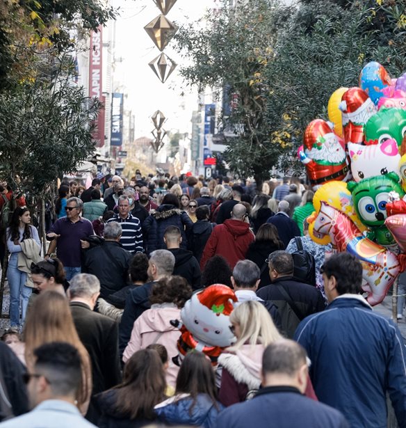 "Δειλά σημάδια αισιοδοξίας" στην κατανάλωση – Ανοικτά τα καταστήματα σήμερα, σε ρυθμούς εορταστικού ωραρίου η αγορά