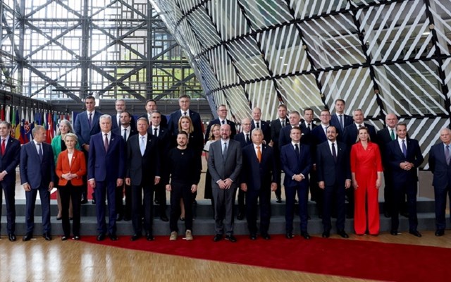 Μόνο η Ευρώπη μπορεί να σώσει την Ουκρανία από τον Πούτιν και τον Τραμπ - αλλά θα το κάνει;