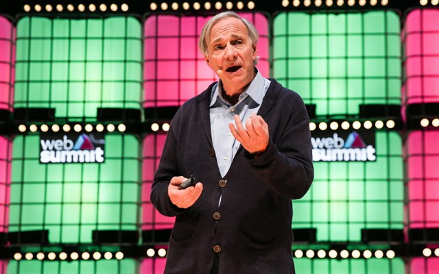 Ρέι Ντάλιο: Βρισκόμαστε σε "φούσκα", αλλά δεν σημαίνει ότι πρέπει να πουλήσετε