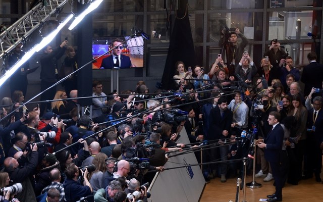 Σύνοδος Κορυφής: Αναζήτηση τρόπων μείωσης των διατλαντικών εντάσεων - Αποτίμηση του υψηλού βαθμού ενότητας της ΕΕ απέναντι στις απειλές Τραμπ