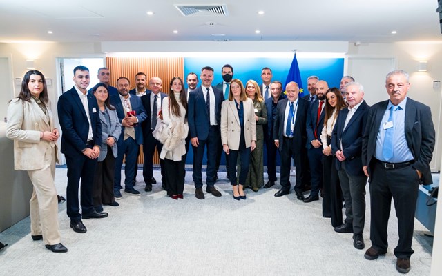 Οι προκλήσεις του κλάδου του λιανεμπορίου στο επίκεντρο εκδήλωσης που διοργάνωσε ο Δ. Τσιόδρας με τον ΣΕΛΠΕ στις Βρυξέλλες