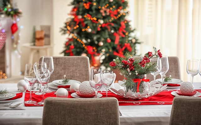 ΙΝΕΜΥ-ΕΣΕΕ: Από 111,97 έως 160,03 ευρώ το κόστος για το φετινό χριστουγεννιάτικο τραπέζι