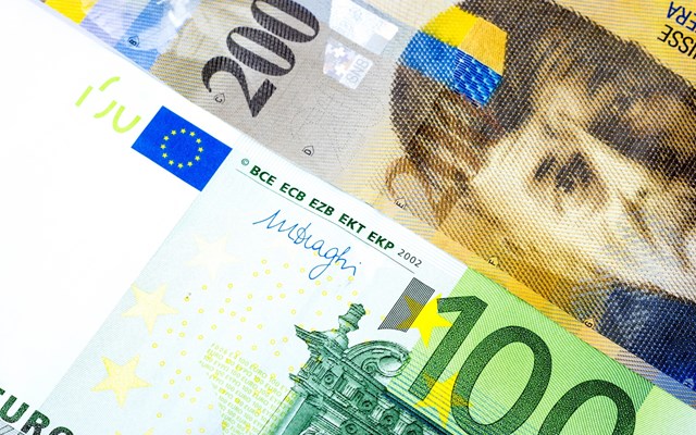 ΠΑΣΟΚ για δάνεια σε ελβετικό φράγκο: Η κυβέρνηση εξαϋλώνει τις ευθύνες των τραπεζών