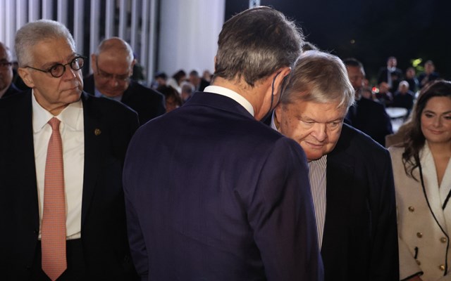 Πολιτική κόντρα Κυβέρνησης- Ευ. Βενιζέλου με φόντο (και) τη Συνταγματική Αναθεώρηση