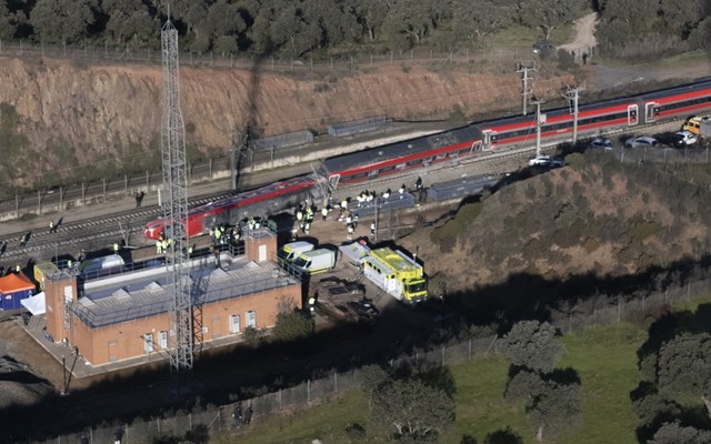 Η ισπανική κυβέρνηση υπερασπίζεται τις επενδύσεις των τελευταίων ετών στις σιδηροδρομικές μεταφορές