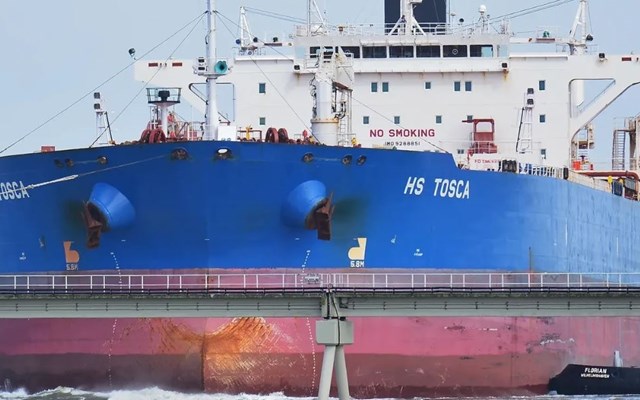 Μακρόν: Για νομικούς λόγους πρέπει να επιτρέψουμε τον απόπλου του σκιώδους τάνκερ Grinch