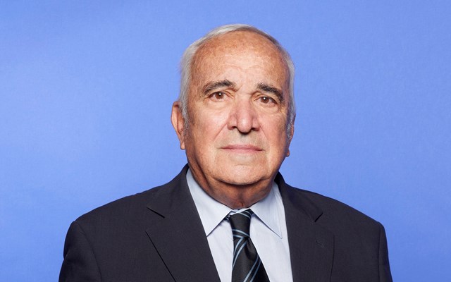 Ο συνωστισμός "σωτήρων" στην πολιτική σκηνή