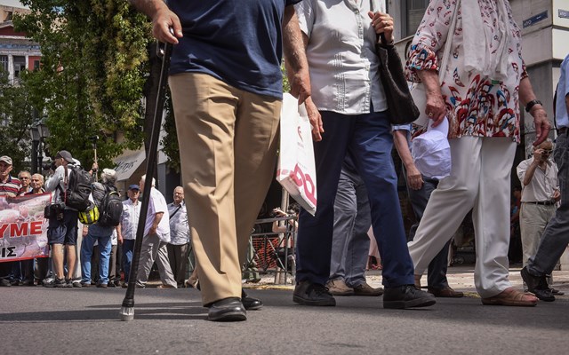 Συλλαλητήριο διαμαρτυρίας συνταξιούχων στο υπουργείο Εργασίας - Τι διεκδικούν