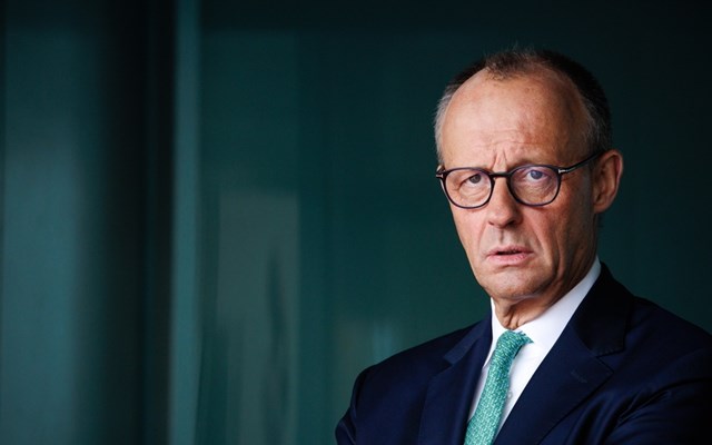 Γερμανία: Χιλιάδες ευρώ σε αισθητικούς και κομμωτές για τον Μερτς - Έξοδα 8.000 ευρώ για τα ταξίδια του μακιγιέρ της υπουργού Οικονομίας