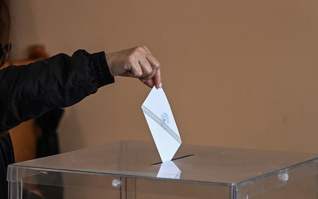 Δημοσκόπηση MRB: Η "Ιθάκη" εγκλωβίζει το κόμμα Τσίπρα - "Ναι" σε νέα κόμματα λένε 2 στους 3