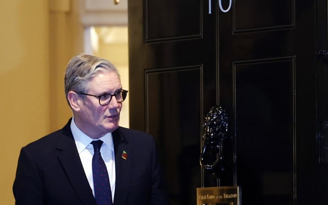 Βρετανία: Ο πρωθυπουργός Στάρμερ ζητάει συγγνώμη από τα θύματα του Επστάιν επειδή είχε διορίσει τον Μάντελσον