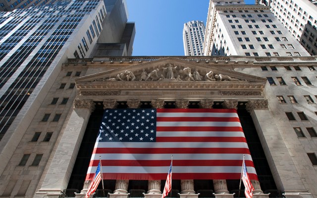 Τεχνολογικές πιέσεις στη Wall με πτώση άνω του 1% για S&P 500 και Nasdaq